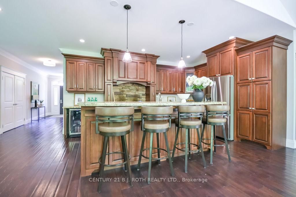 33 Reilly's Run • Springwater, ON photo 14