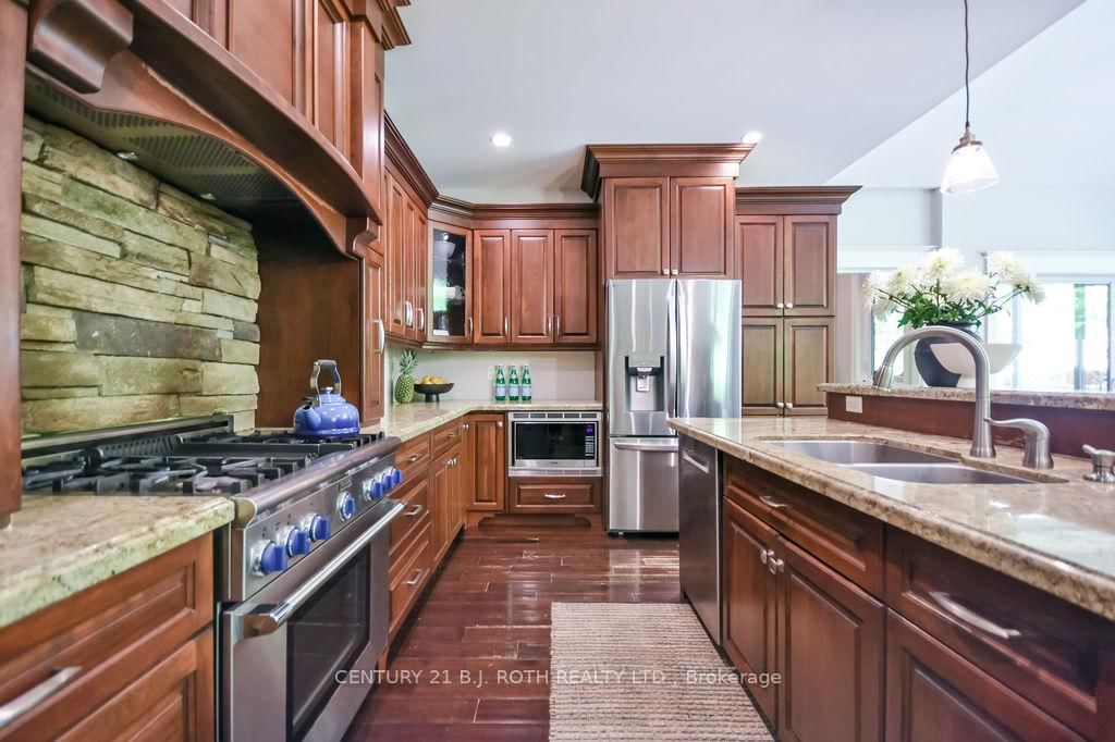 33 Reilly's Run • Springwater, ON photo 16