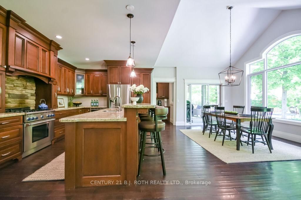 33 Reilly's Run • Springwater, ON photo 17
