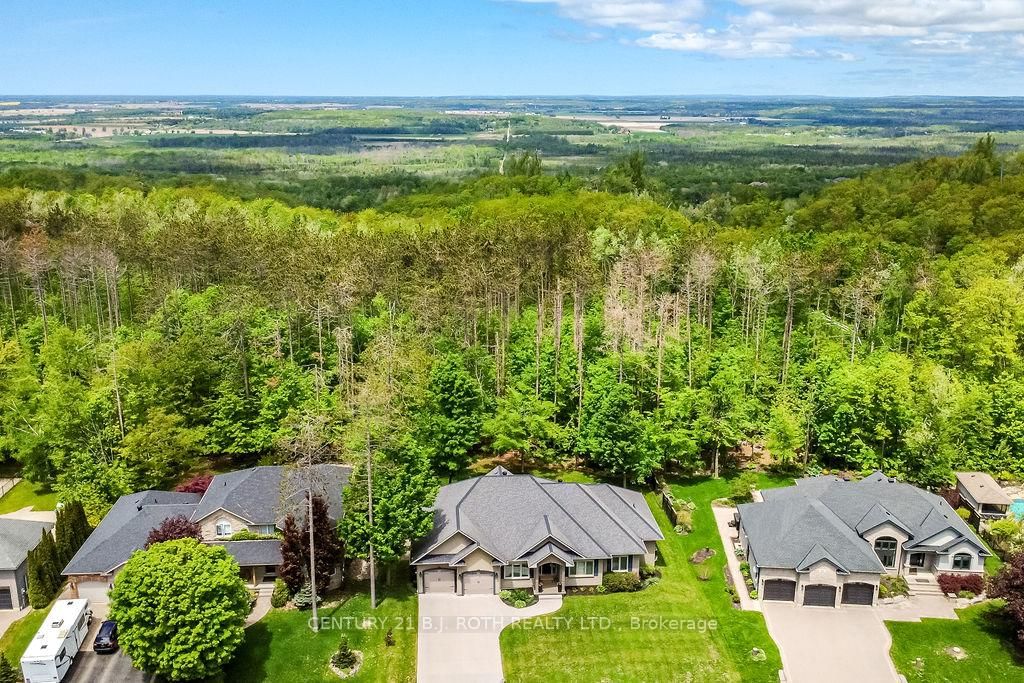 33 Reilly's Run • Springwater, ON photo 2