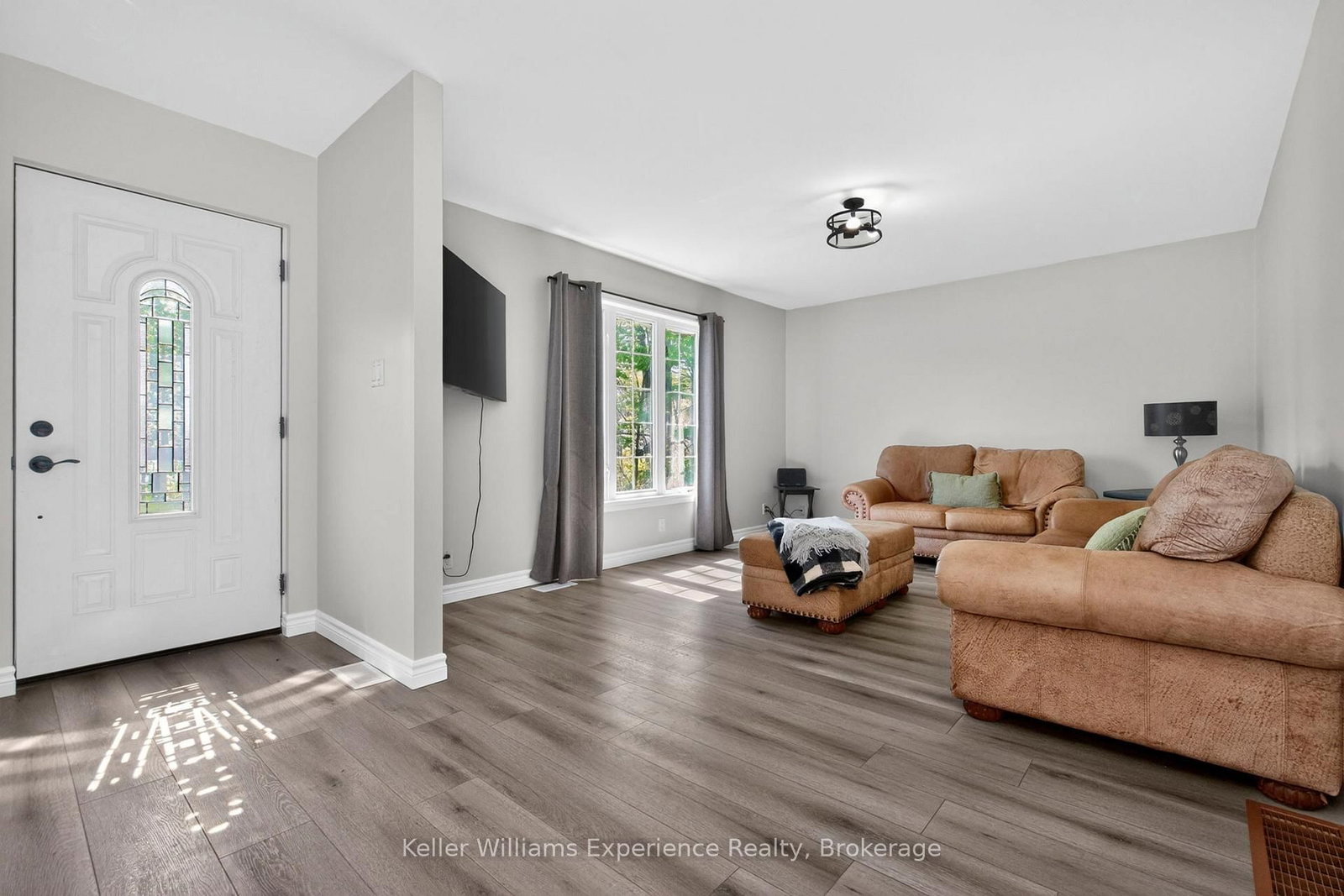 2555 Hodgins Road • Severn, ON photo 5