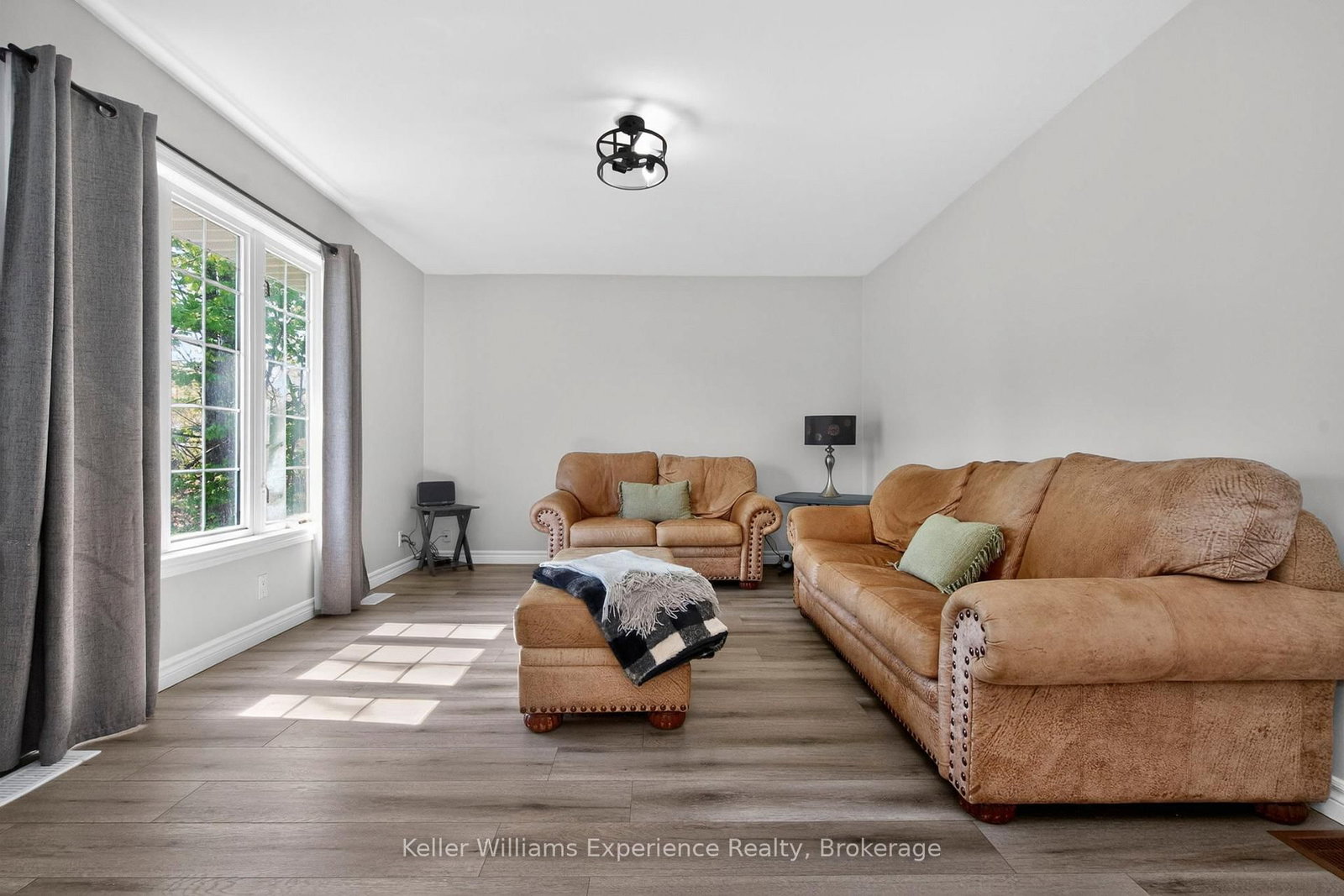 2555 Hodgins Road • Severn, ON photo 6