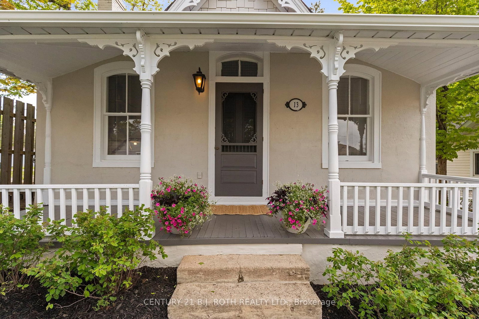 13 Nelson Square E • Barrie, ON photo 3