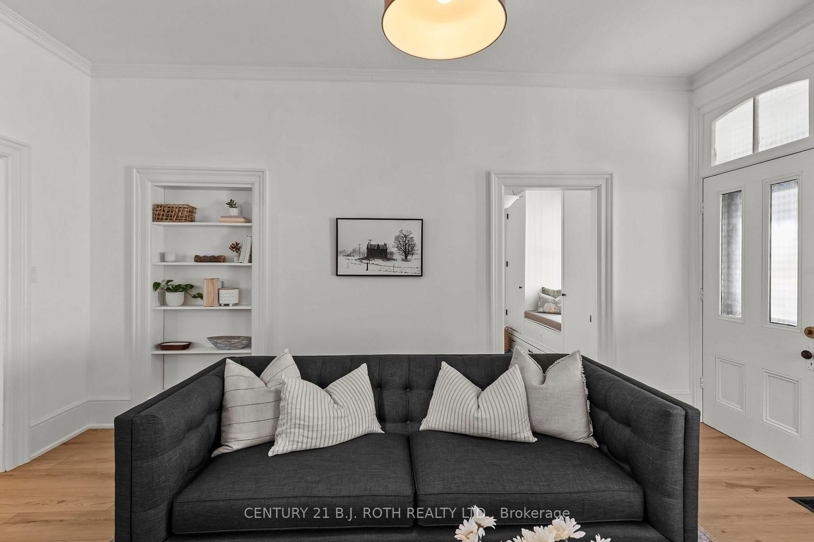 13 Nelson Square E • Barrie, ON photo 9