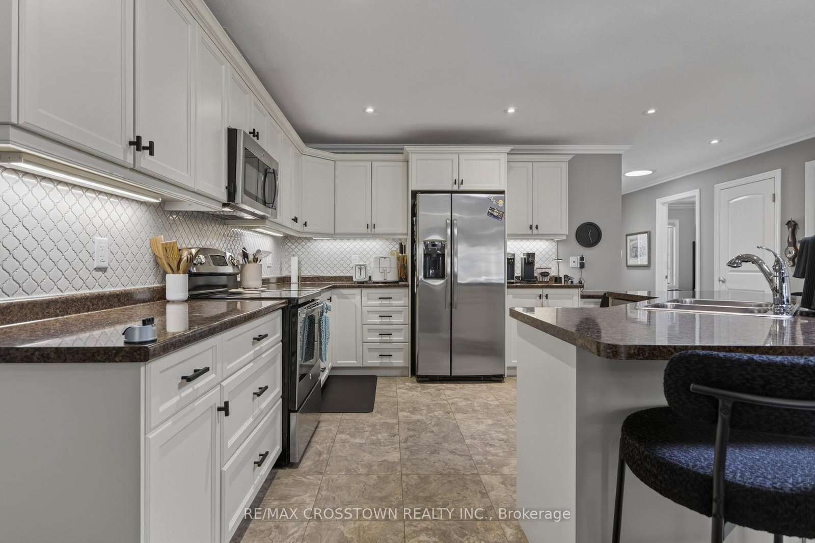 8 NEW YORK Avenue • Wasaga Beach, ON photo 17