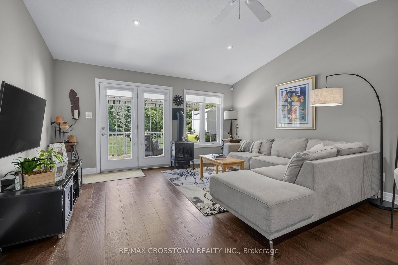 8 NEW YORK Avenue • Wasaga Beach, ON photo 26