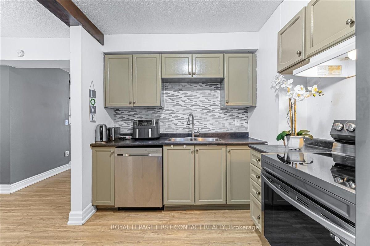 63 Ferris Lane • #I7 • Barrie, ON photo 8