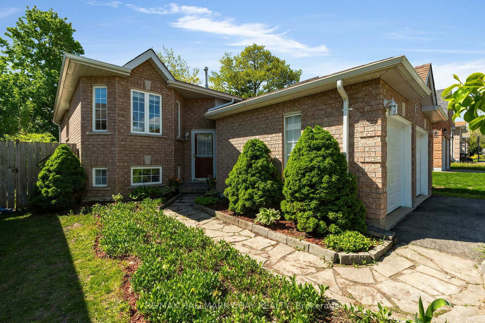 63 Masters Drive • Barrie, ON photo 2