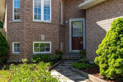 63 Masters Drive • Barrie, ON photo 3