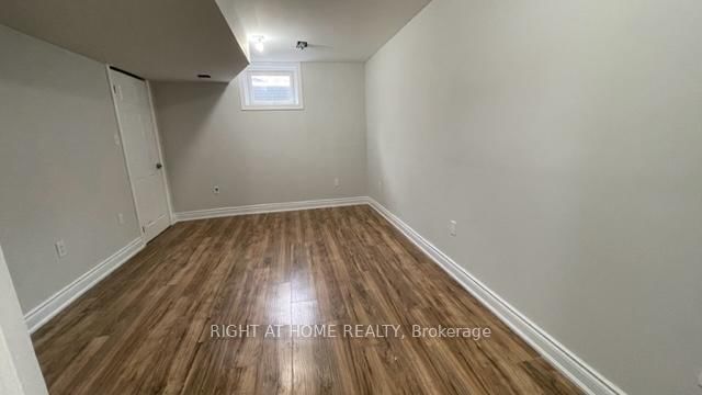 140 Sydenham Wells • Barrie, ON photo 14