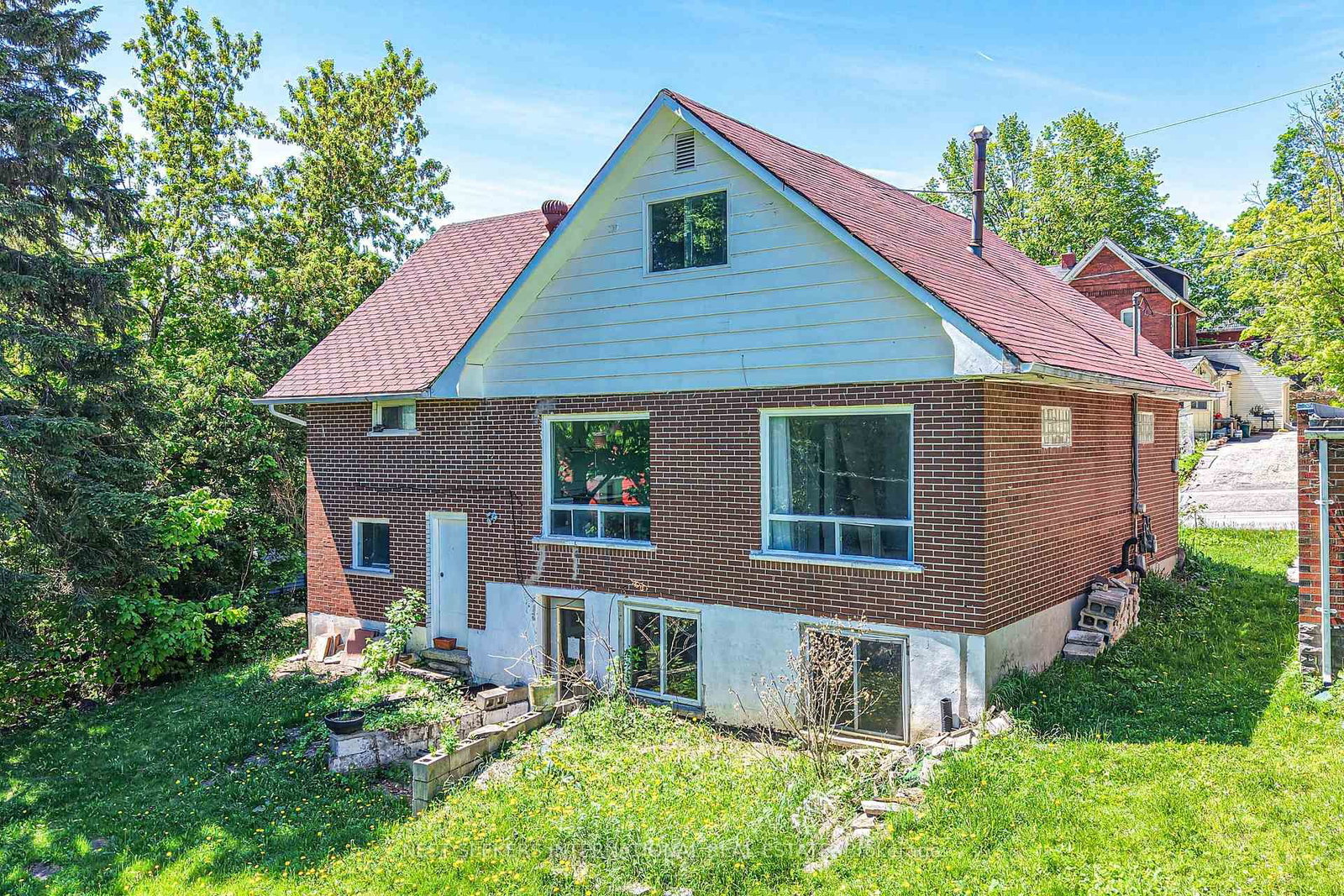 166 Laclie Street • Orillia, ON photo 5