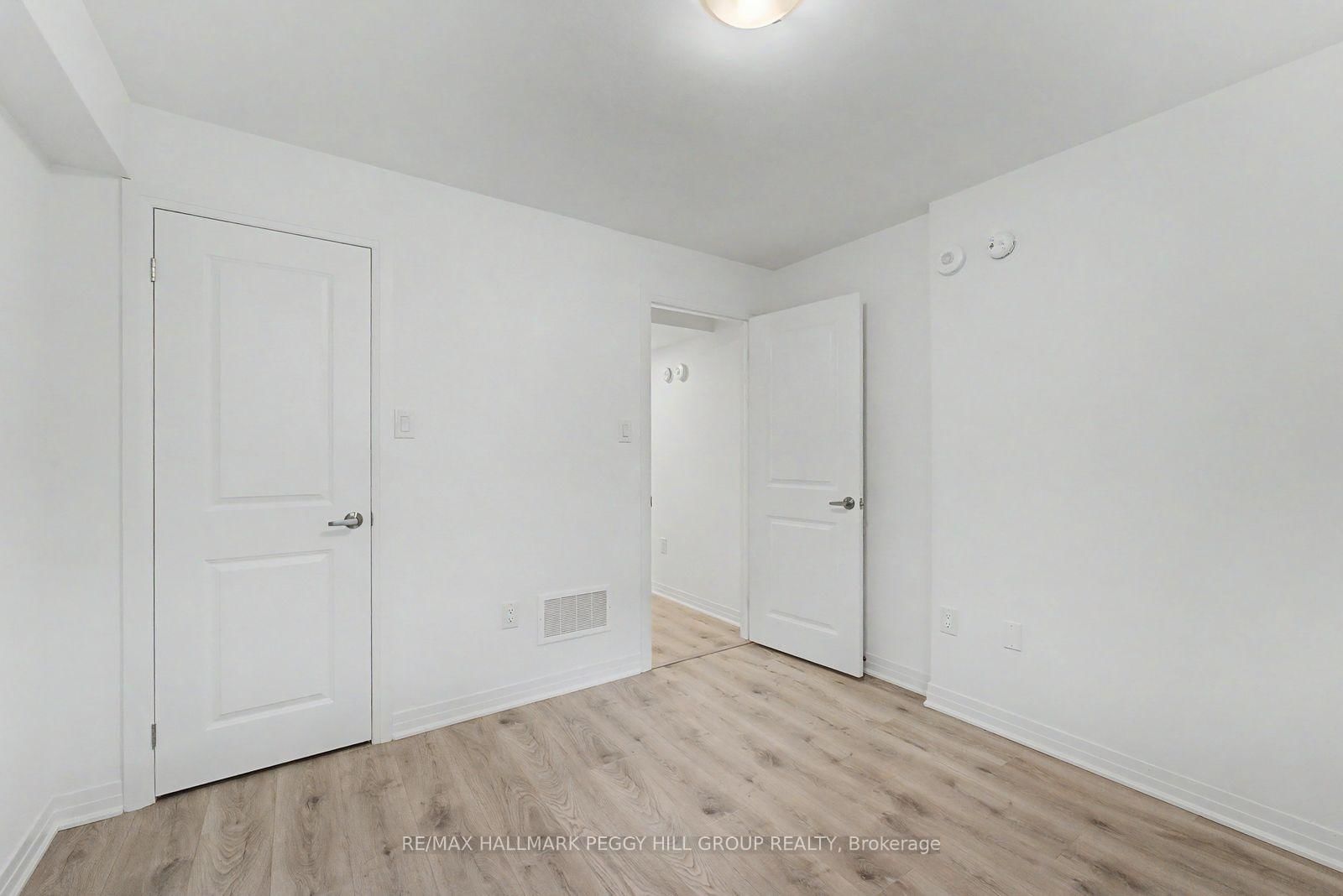112 West Oak Trail, Unit Lower