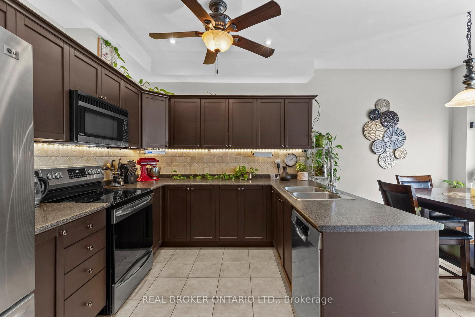 17 CRANBERRY Lane • Barrie, ON photo 10