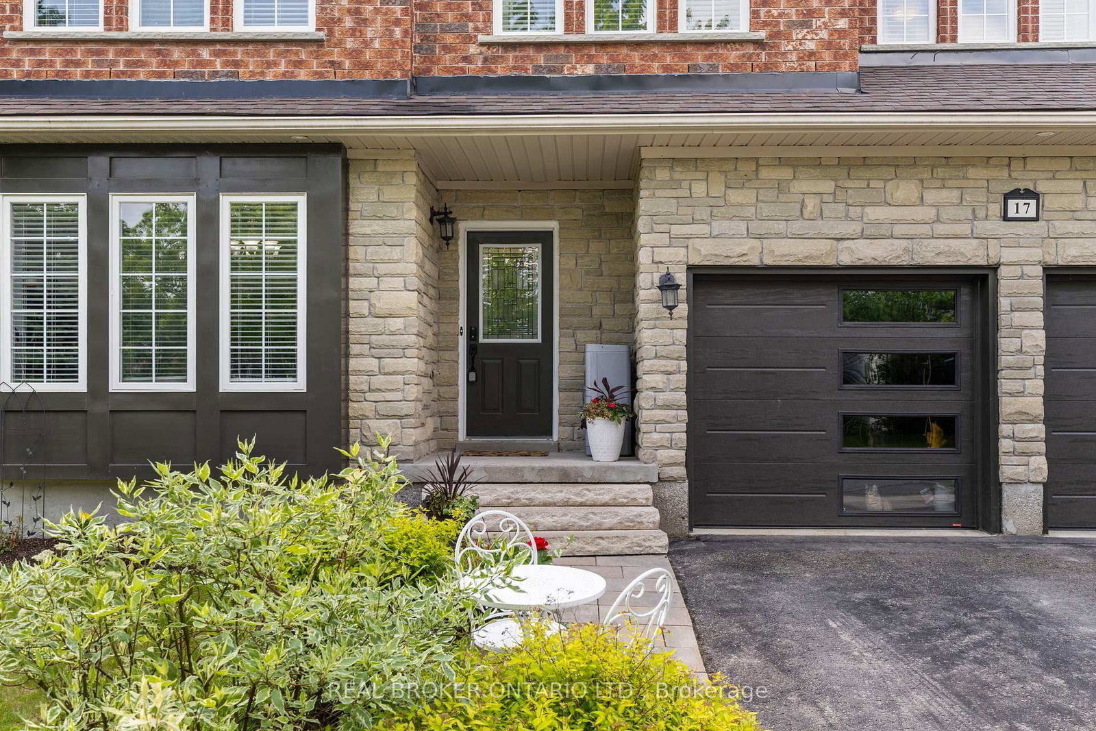 17 CRANBERRY Lane • Barrie, ON photo 3