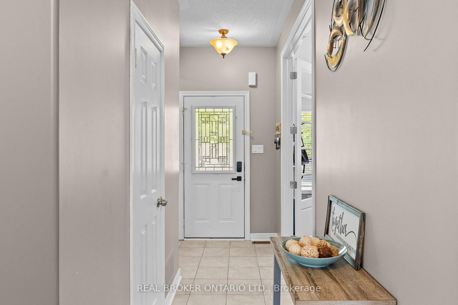 17 CRANBERRY Lane • Barrie, ON photo 4