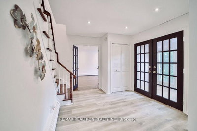 18 Debra Crescent — photo 5