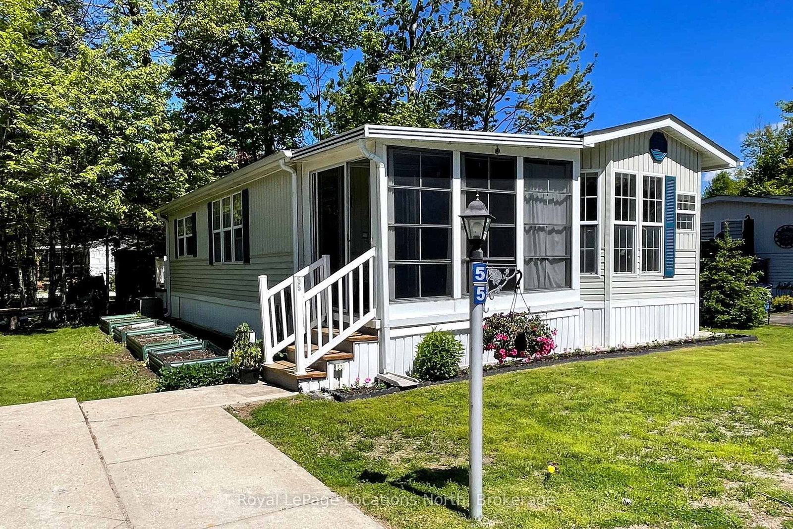 55 Topaz Street • Wasaga Beach, ON photo 4