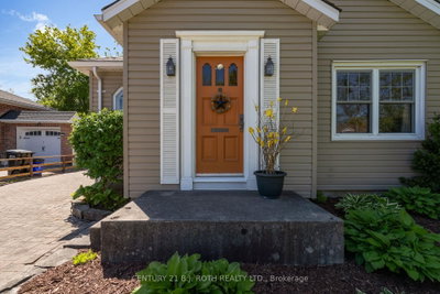 51 Henry Street • Barrie, ON photo 2