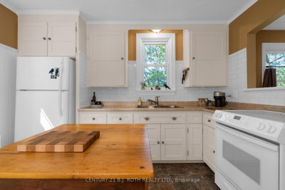 51 Henry Street • Barrie, ON photo 8