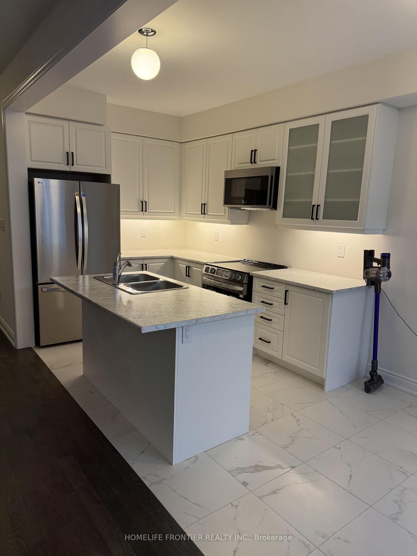 10 Durham Avenue • Barrie, ON photo 4