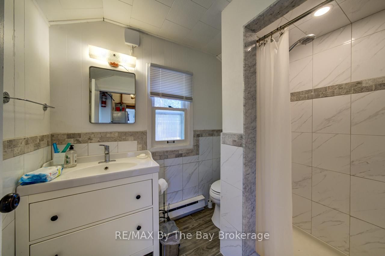 33 N 17th Street • Wasaga Beach, ON photo 19