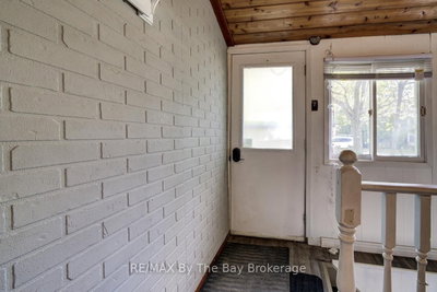 33 N 17th Street • Wasaga Beach, ON photo 6