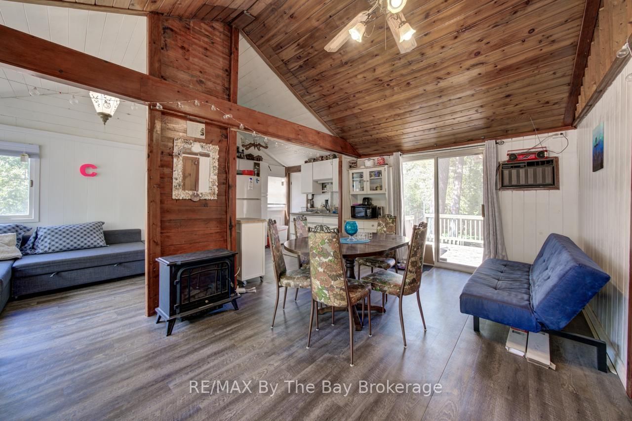 33 N 17th Street • Wasaga Beach, ON photo 7