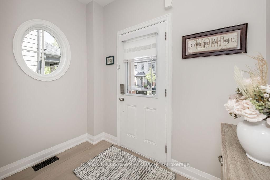 18 Deneb Street • Barrie, ON photo 3
