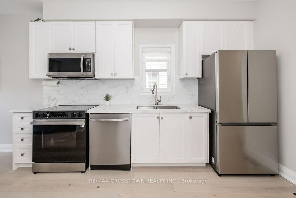 18 Deneb Street • Barrie, ON photo 5
