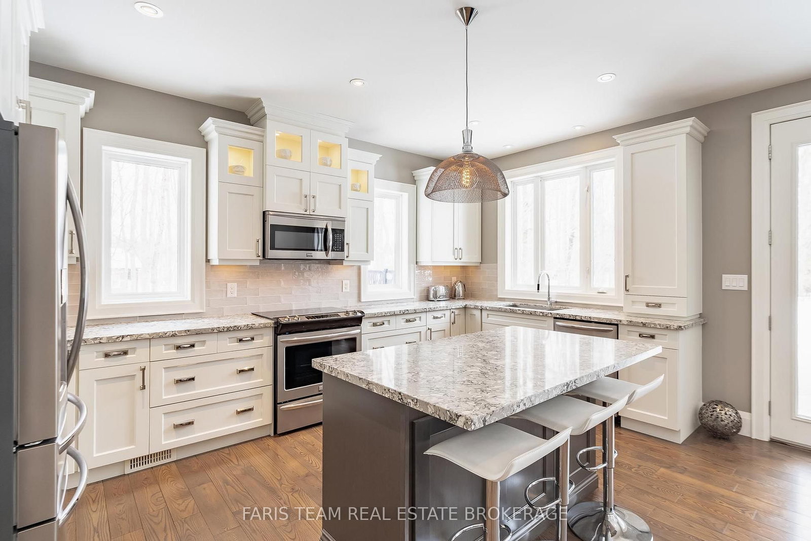 142 Mennill Drive • Springwater, ON photo 6