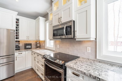 142 Mennill Drive • Springwater, ON photo 8