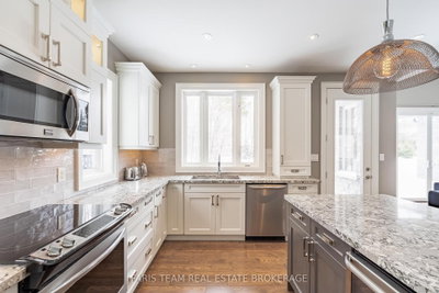 142 Mennill Drive • Springwater, ON photo 9