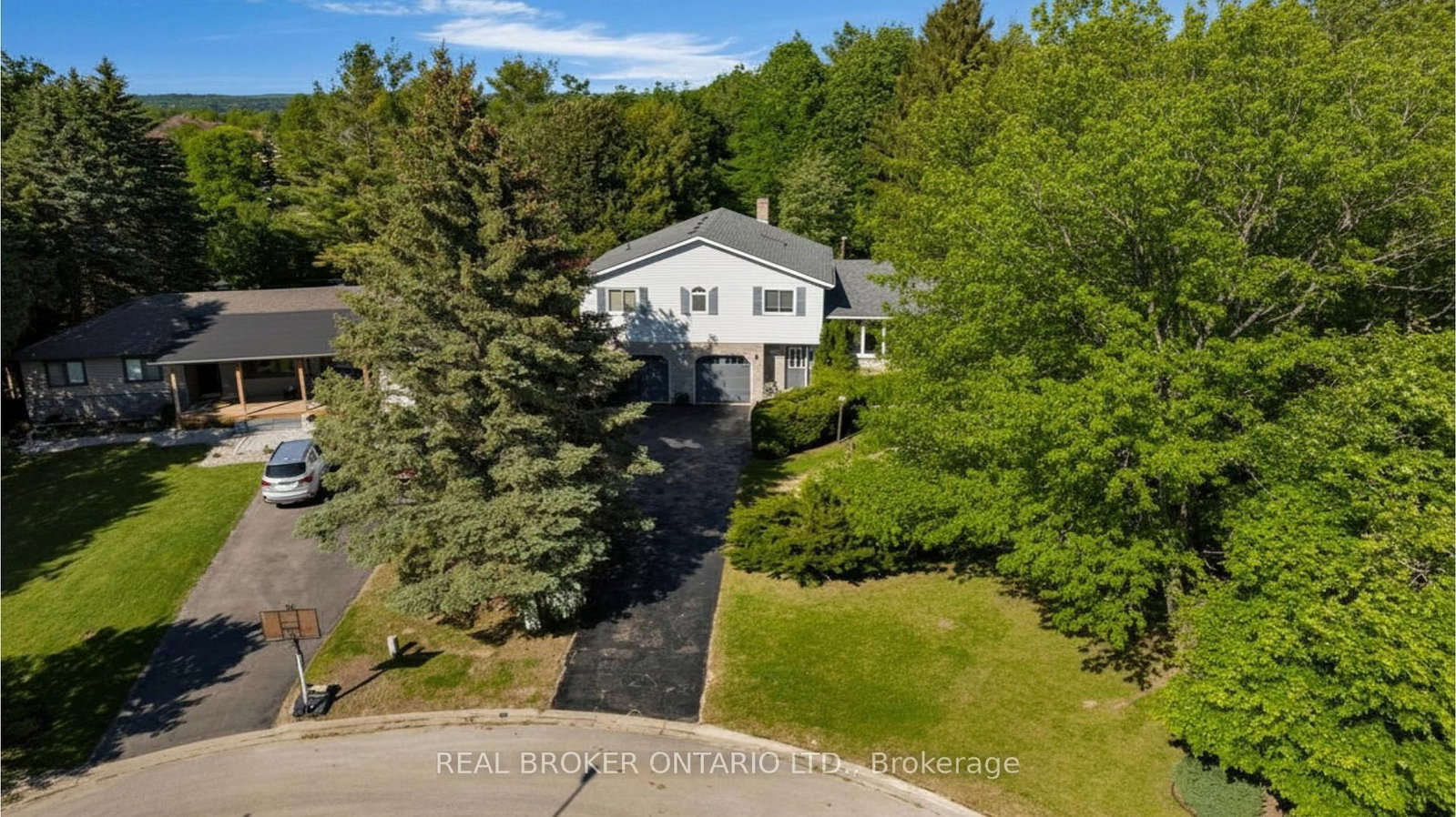 215 Mary Anne Drive • Barrie, ON photo 1