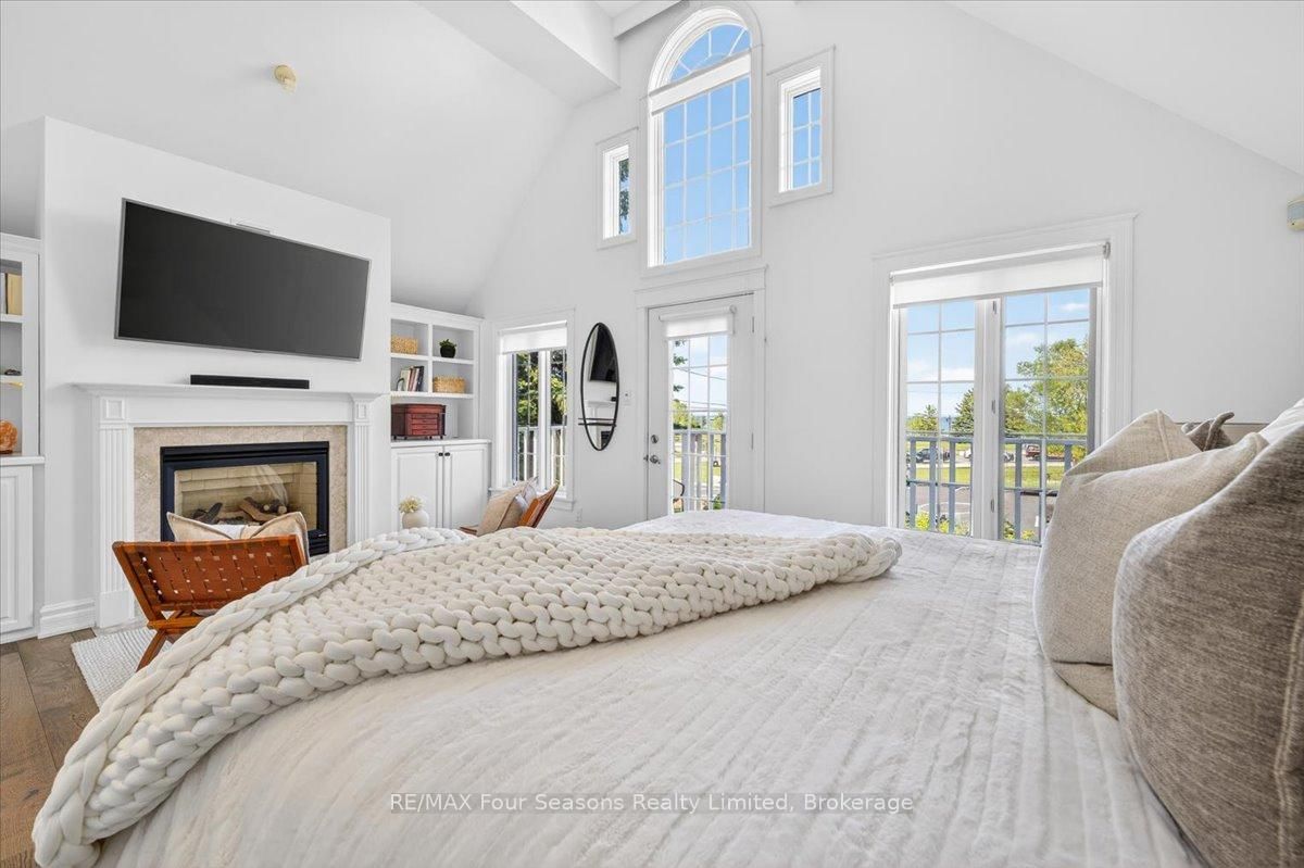 98 Huron Street • Collingwood, ON photo 15