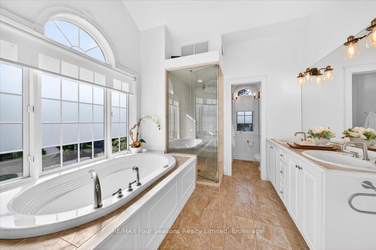 98 Huron Street • Collingwood, ON photo 17