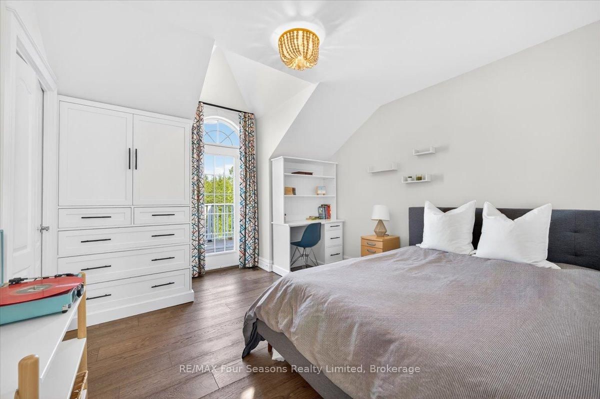 98 Huron Street • Collingwood, ON photo 18