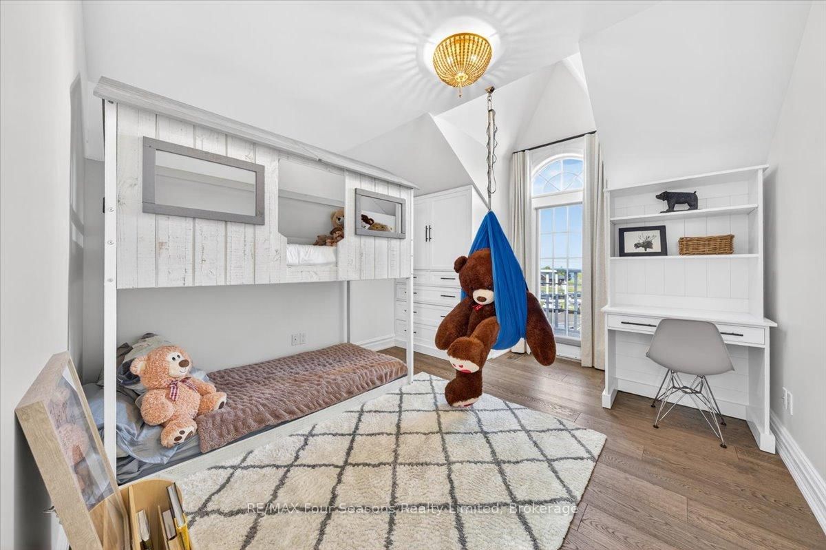 98 Huron Street • Collingwood, ON photo 20