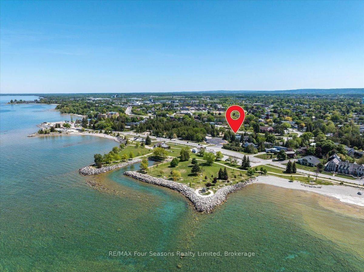 98 Huron Street • Collingwood, ON photo 9