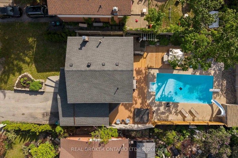54 Farmingdale Crescent