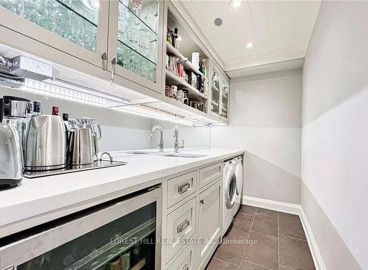27 BERCZY Street • Barrie, ON photo 6
