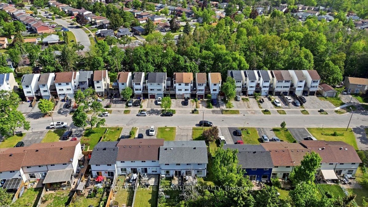 54 Scott Crescent • Barrie, ON photo 8