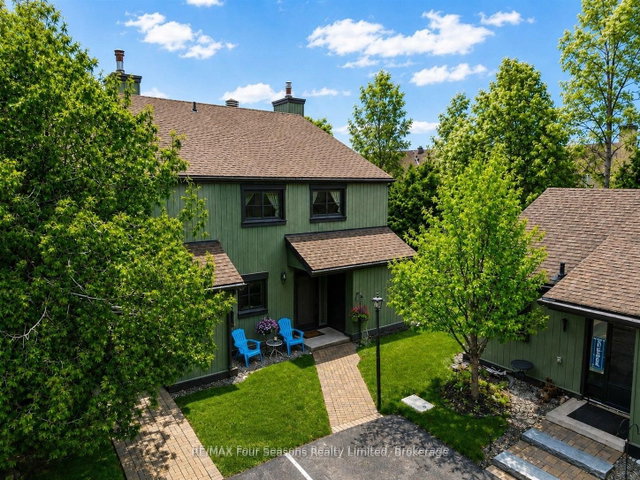 18 - 158 Escarpment Crescent