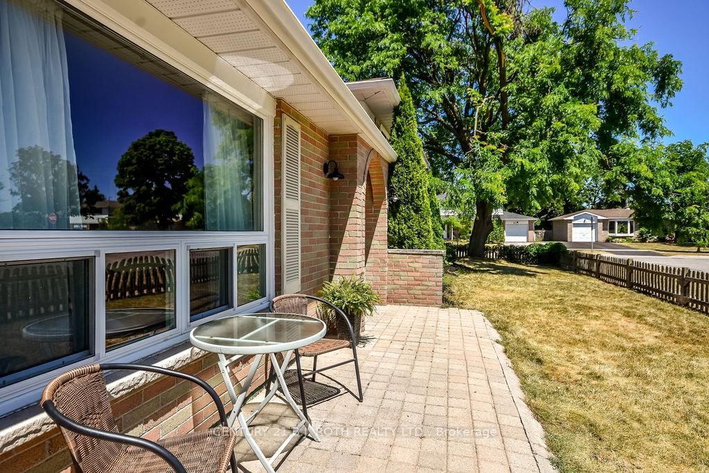 32 Lonsdale Place • Barrie, ON photo 4