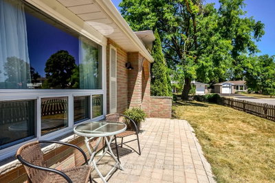 32 Lonsdale Place • Barrie, ON photo 4