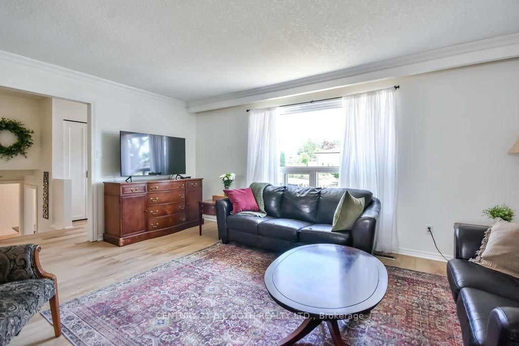 32 Lonsdale Place • Barrie, ON photo 8