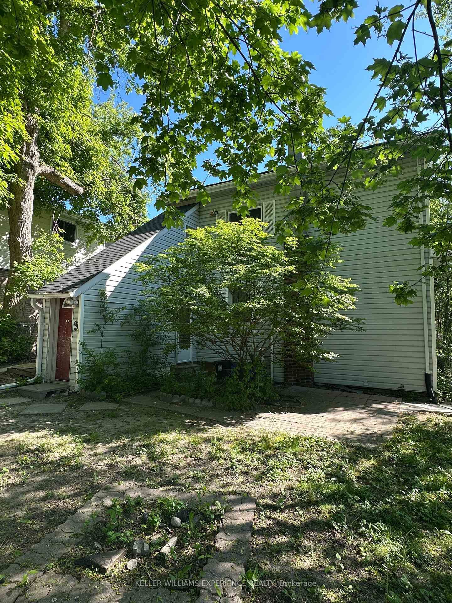 116 Maple Avenue • Barrie, ON photo 2