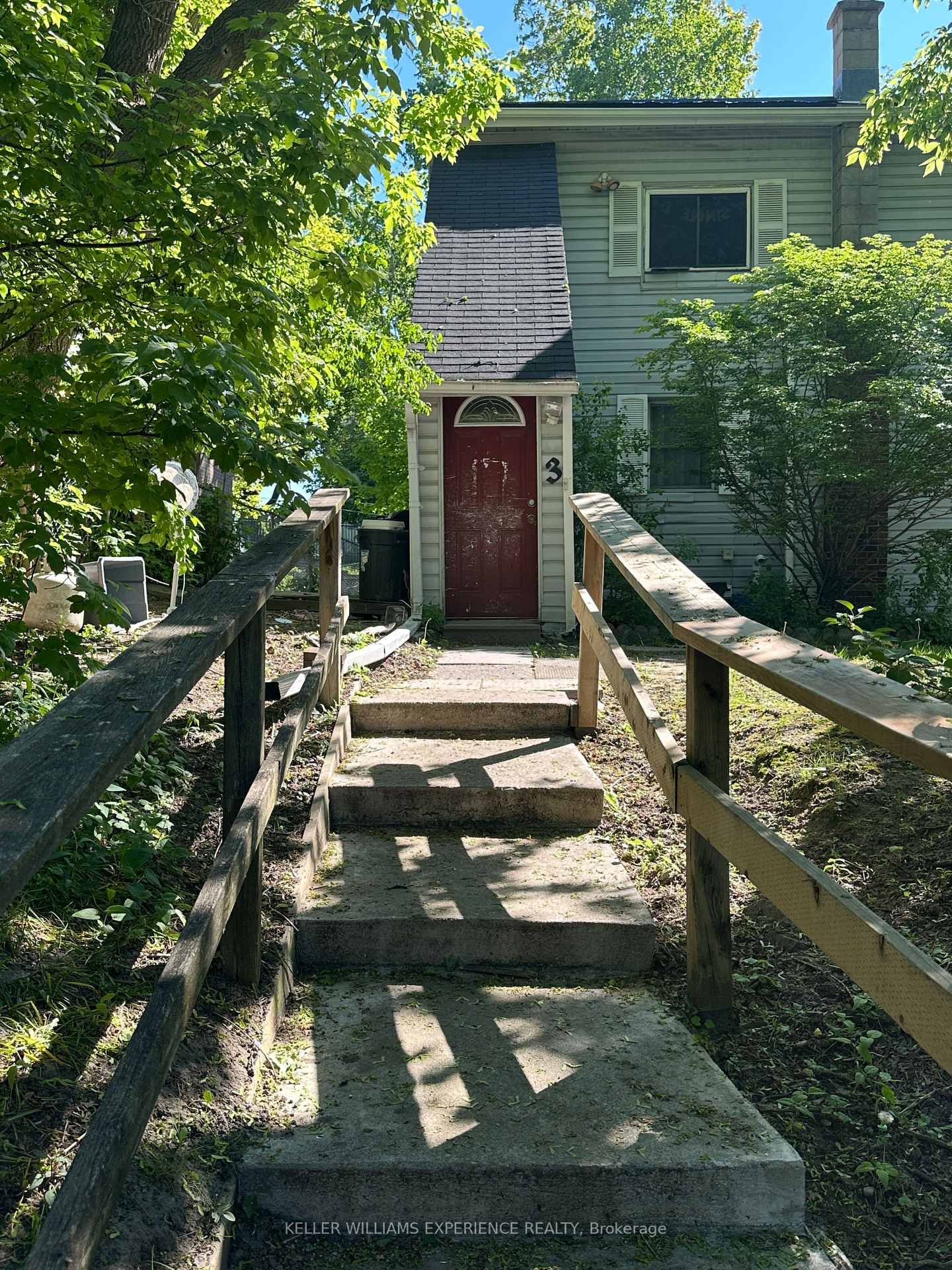 116 Maple Avenue • Barrie, ON photo 3