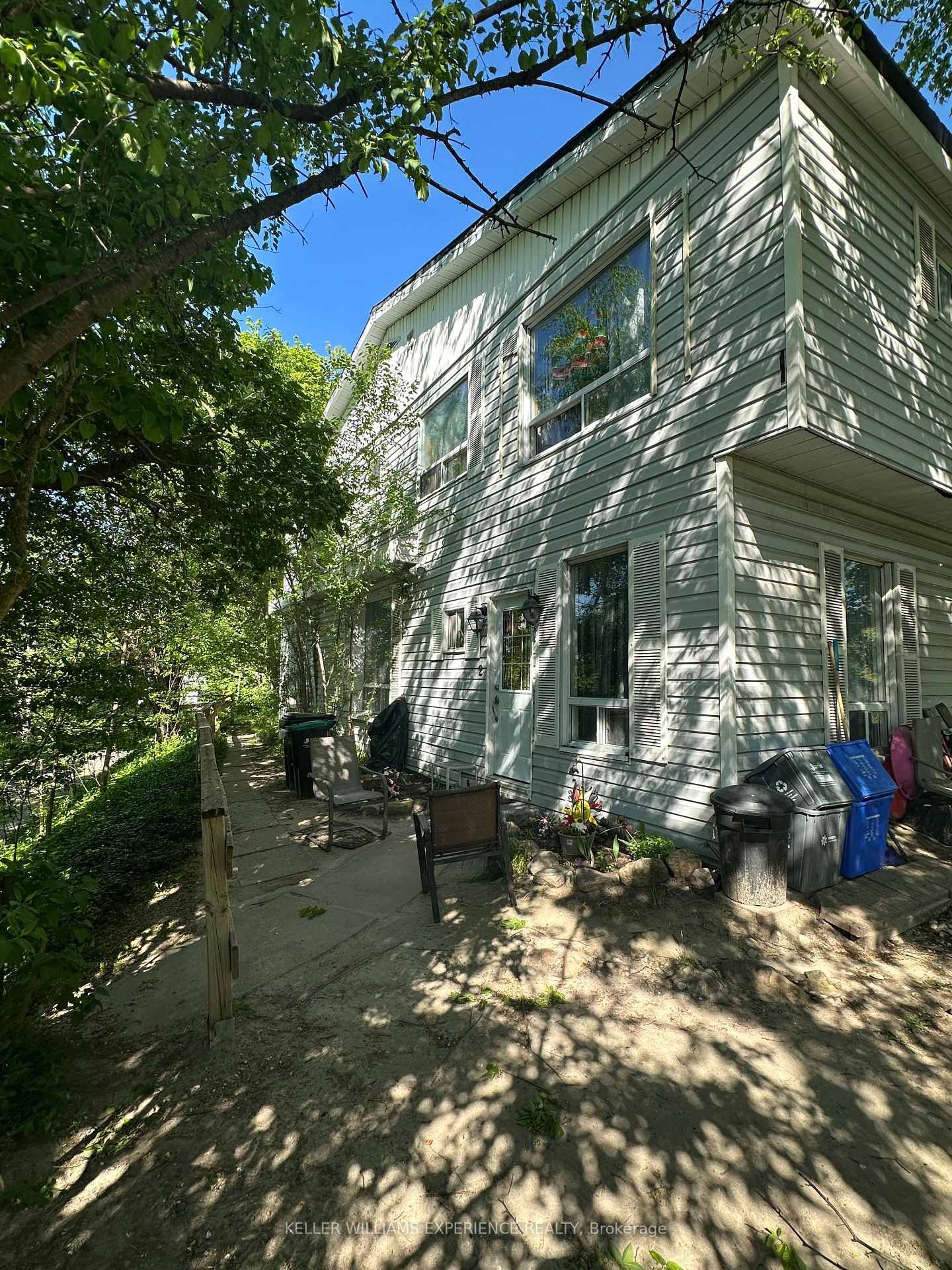 116 Maple Avenue • Barrie, ON photo 6