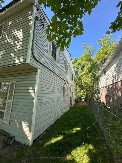 116 Maple Avenue • Barrie, ON photo 7