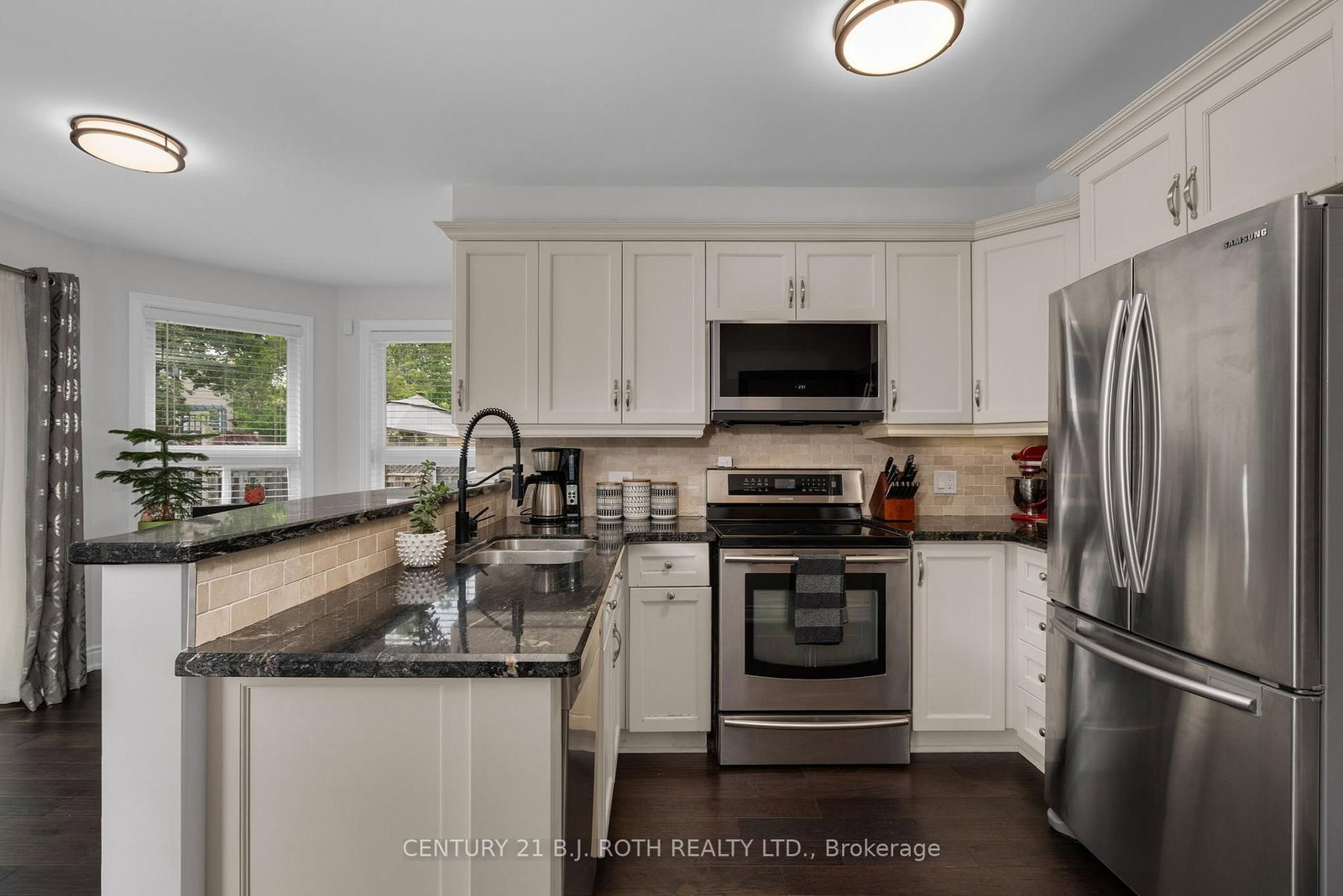 Listing Image 6